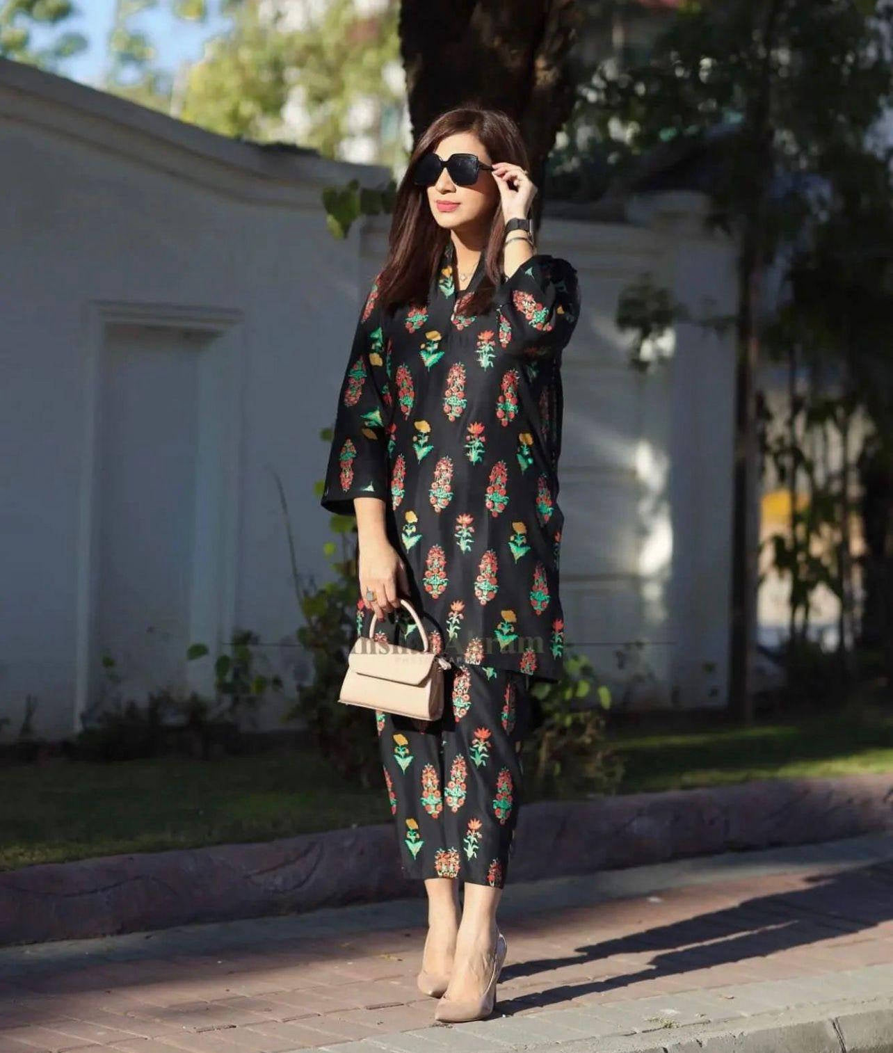 2 Pcs Women's Stitched Linen Black Printed Suit